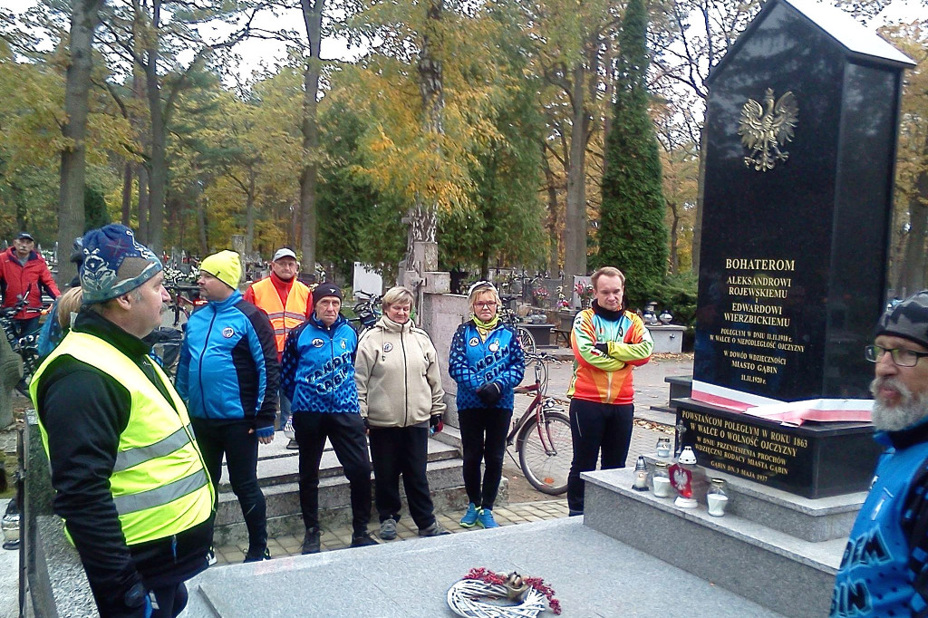 Pojechali miejscami pamięci. Rajd Rowerowy na 100 lecie odzyskania Niepodległości. [zdjęcia]