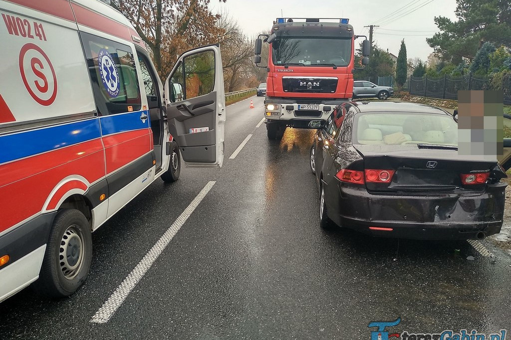 Uwaga kierowcy. Na drogach ślisko. W Woli Brwileńskiej zderzyły się trzy samochody [zdjęcia]