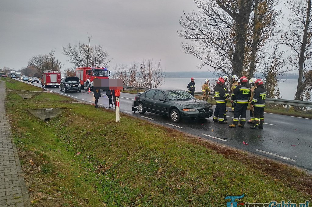 Uwaga kierowcy. Na drogach ślisko. W Woli Brwileńskiej zderzyły się trzy samochody [zdjęcia]