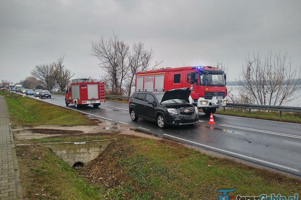 Uwaga kierowcy. Na drogach ślisko. W Woli Brwileńskiej zderzyły się trzy samochody [zdjęcia]