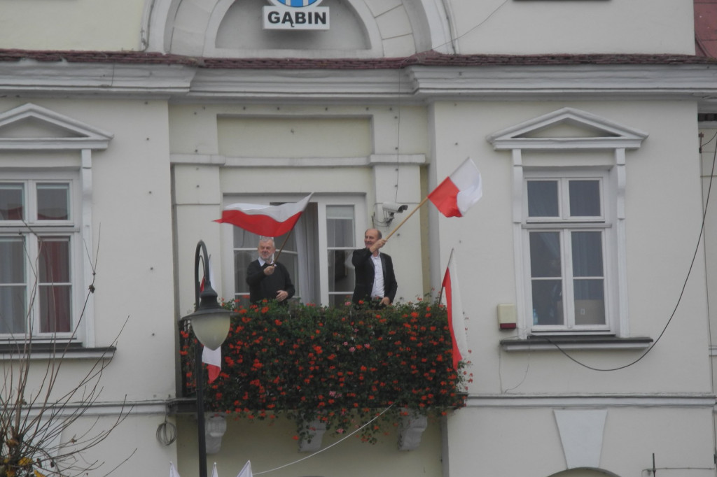 Przedszkolaki z Gąbina przeszły przez Gąbina wielką, biało-czerwoną paradą [zdjęcia]