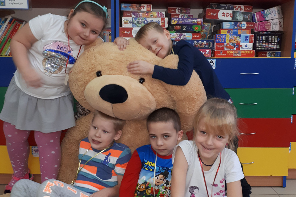 Wylicytuj wielkiego misia i pomóż Lence.