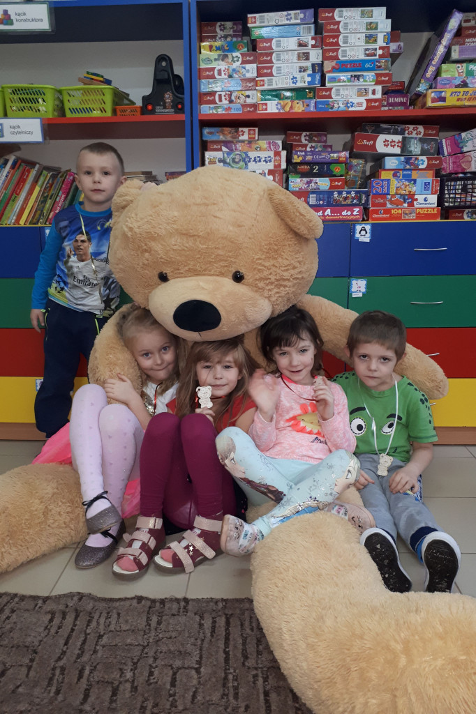 Wylicytuj wielkiego misia i pomóż Lence.