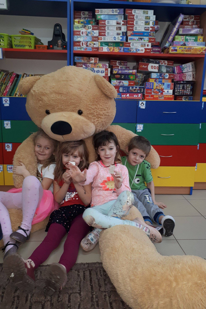 Wylicytuj wielkiego misia i pomóż Lence.