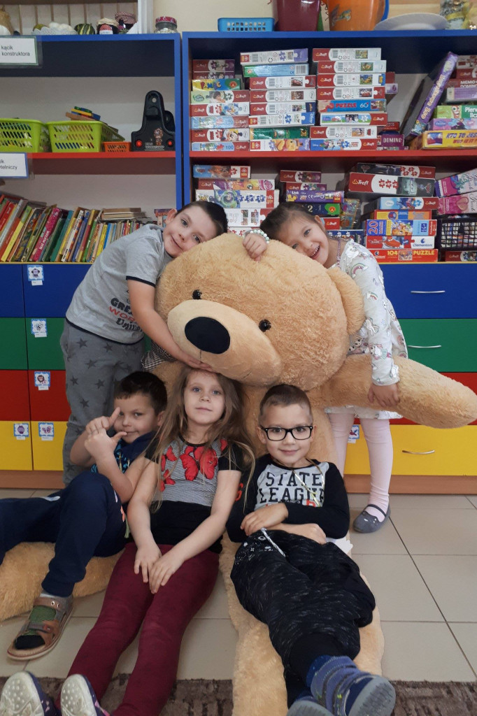 Wylicytuj wielkiego misia i pomóż Lence.