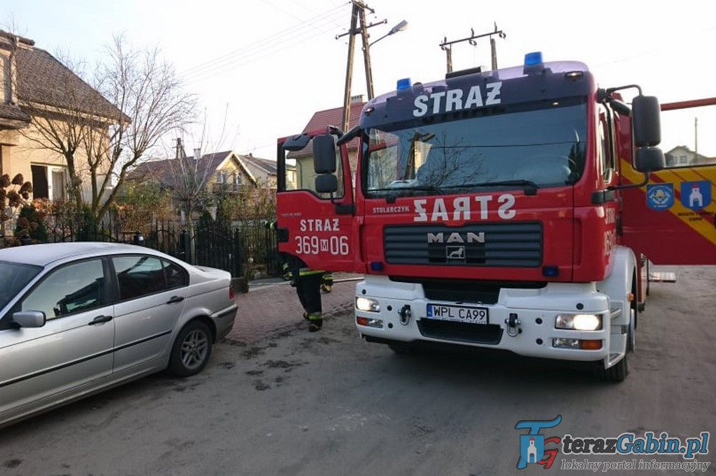 Paliło się w piwnicy. Pożar szybko opanowali strażacy. [zdjęcia]