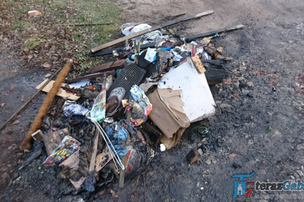 Paliło się w piwnicy. Pożar szybko opanowali strażacy. [zdjęcia]