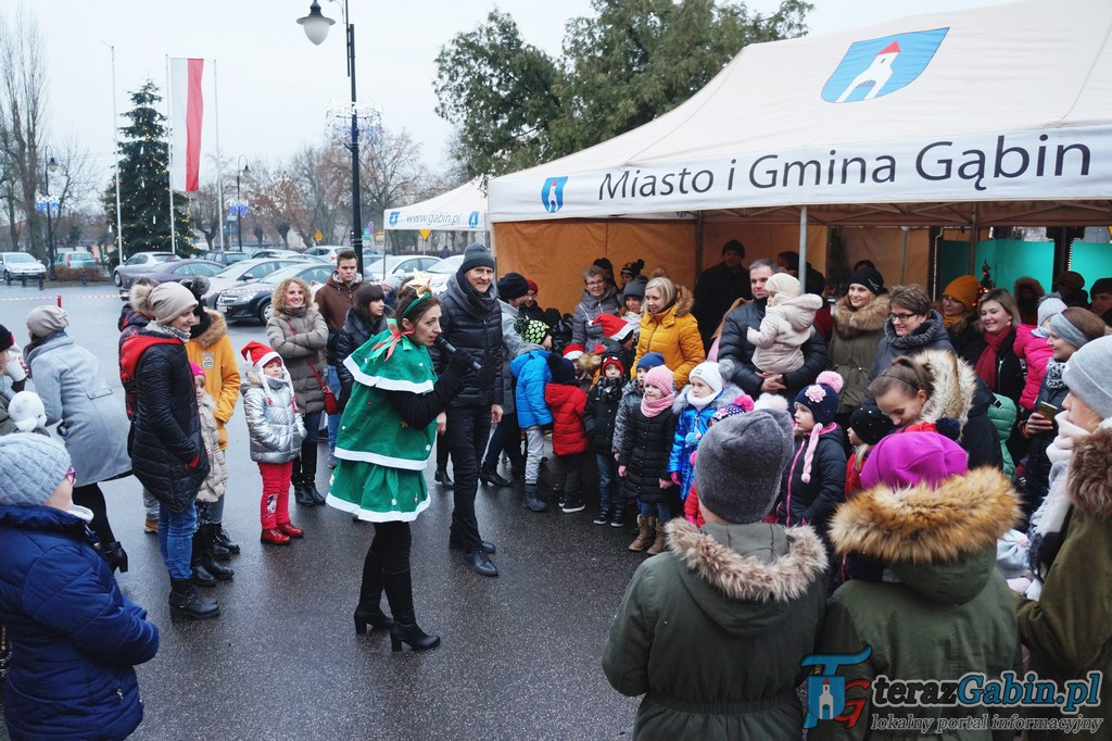 Mikołaj odwiedził Gąbin. Świąteczna atmosfera panowała na starówce. [zdjęcia]
