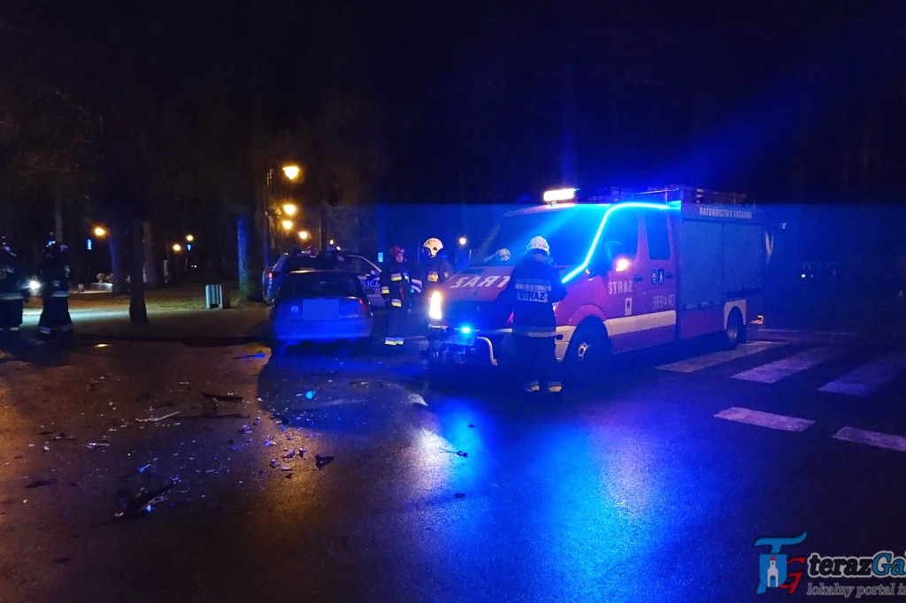 Zderzenie aut na skrzyżowaniu przy przychodni w Gąbinie [zdjęcia]