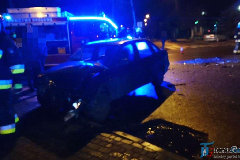 Zderzenie aut na skrzyżowaniu przy przychodni w Gąbinie [zdjęcia]