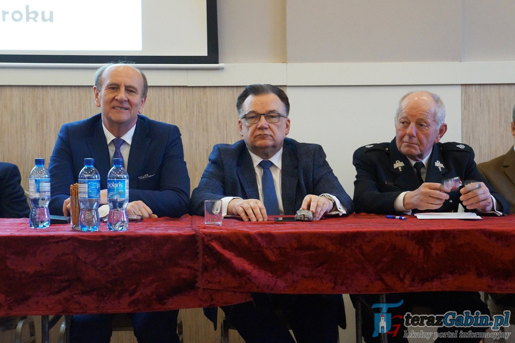 Strażacy z Gąbina podsumowali miniony rok. Oficjalnie otrzymali specjalistyczny sprzęt. [zdjęcia]
