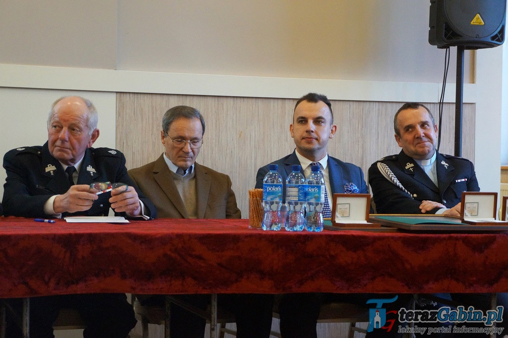 Strażacy z Gąbina podsumowali miniony rok. Oficjalnie otrzymali specjalistyczny sprzęt. [zdjęcia]