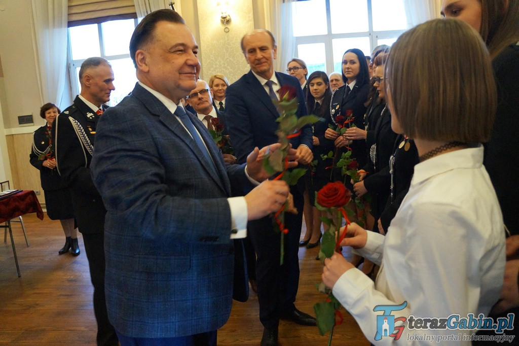 Strażacy z Gąbina podsumowali miniony rok. Oficjalnie otrzymali specjalistyczny sprzęt. [zdjęcia]