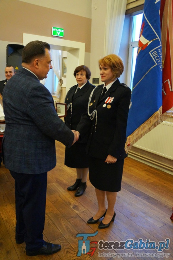Strażacy z Gąbina podsumowali miniony rok. Oficjalnie otrzymali specjalistyczny sprzęt. [zdjęcia]