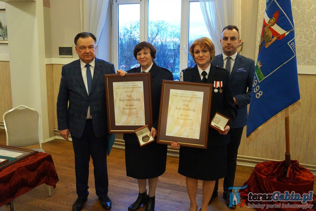 Strażacy z Gąbina podsumowali miniony rok. Oficjalnie otrzymali specjalistyczny sprzęt. [zdjęcia]