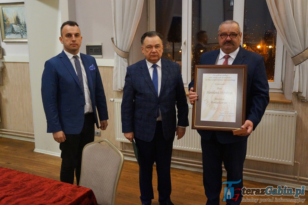 Strażacy z Gąbina podsumowali miniony rok. Oficjalnie otrzymali specjalistyczny sprzęt. [zdjęcia]