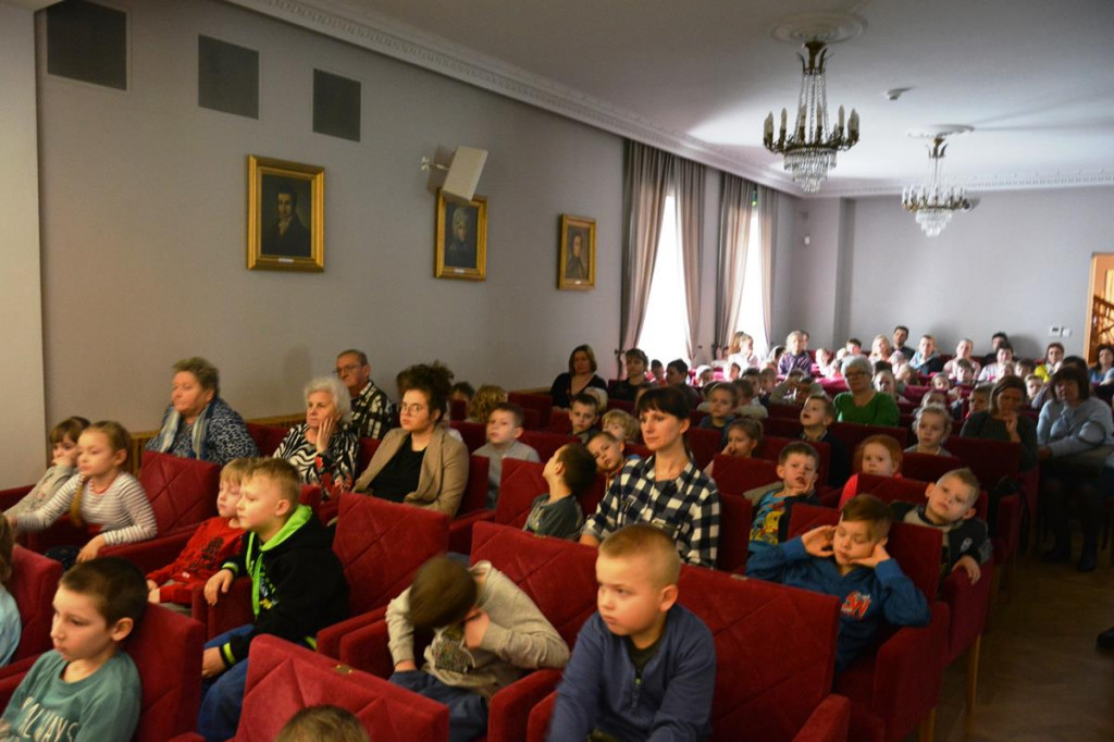 Uczniowie z Gąbina oddali hołd Chopinowi [zdjęcia]