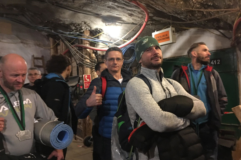 Biegacze z Gąbina dali czadu podczas biegu podziemnego. Pokonali ponad 60 drużyn. [zdjęcia]