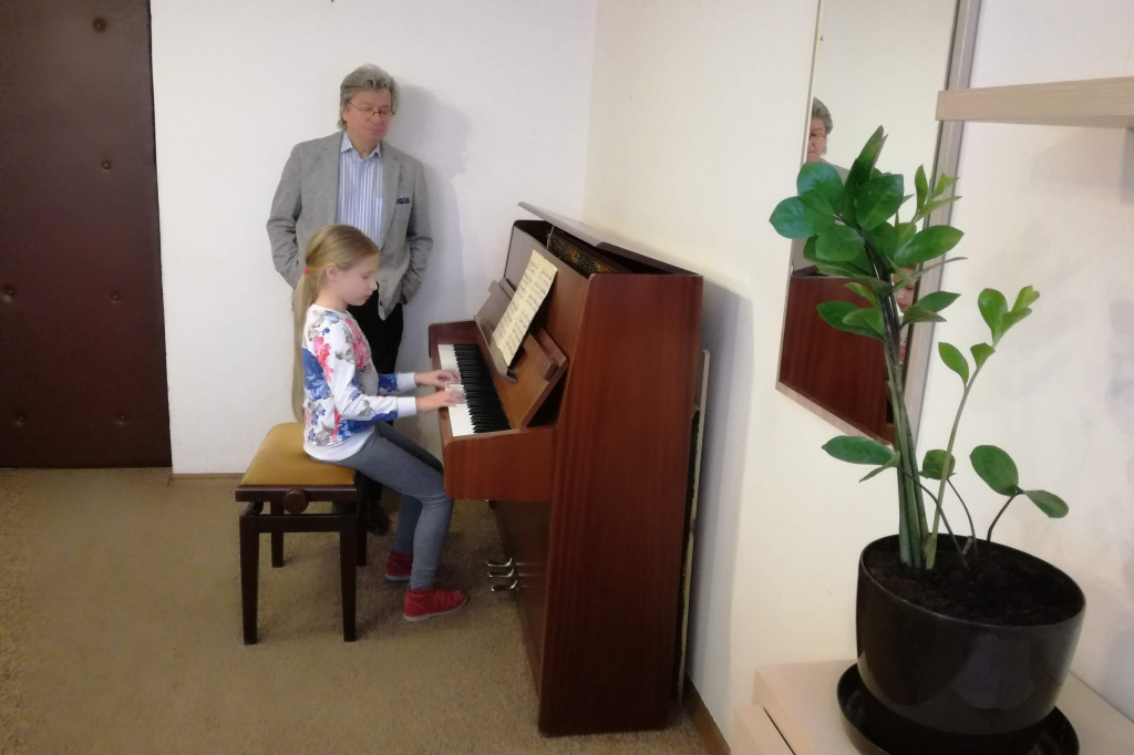 Młodzi pianiści z Gąbina ćwiczyli pod okiem mistrza.