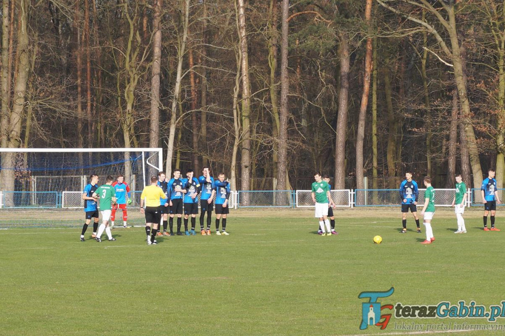 Błękitni Gąbina na pierwszym miejscu tabeli. W sobotę pokonali Bzurę Chodaków [zdjęcia]