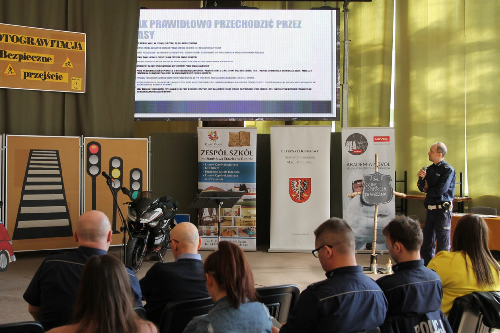 Motograwitacja czyli bezpieczne przejście z gąbińskim Zespołem Szkół [zdjęcia].