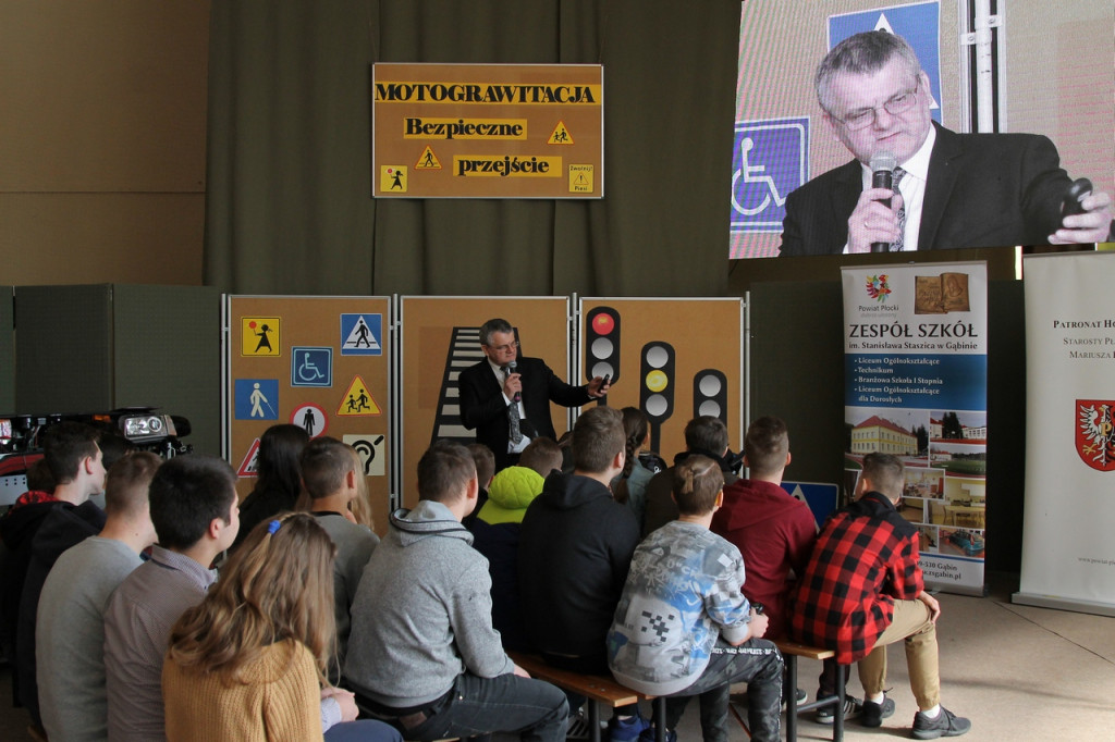Motograwitacja czyli bezpieczne przejście z gąbińskim Zespołem Szkół [zdjęcia].