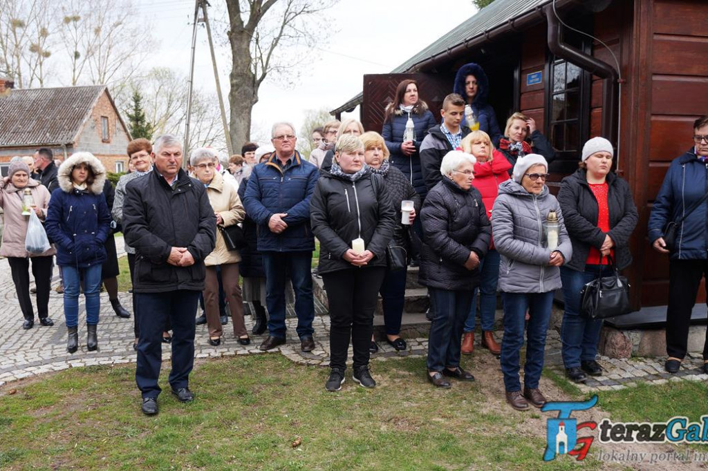 Droga Krzyżowa po drogach parafii Troszyn Polski [zdjęcia]