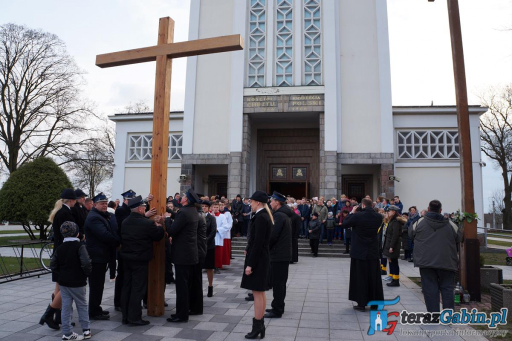 Droga Krzyżowa przeszła ulicami Gąbina. [zdjęcia]