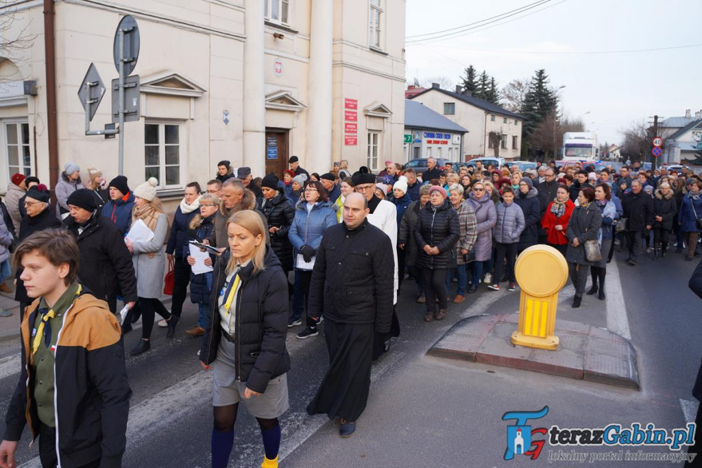 Droga Krzyżowa przeszła ulicami Gąbina. [zdjęcia]