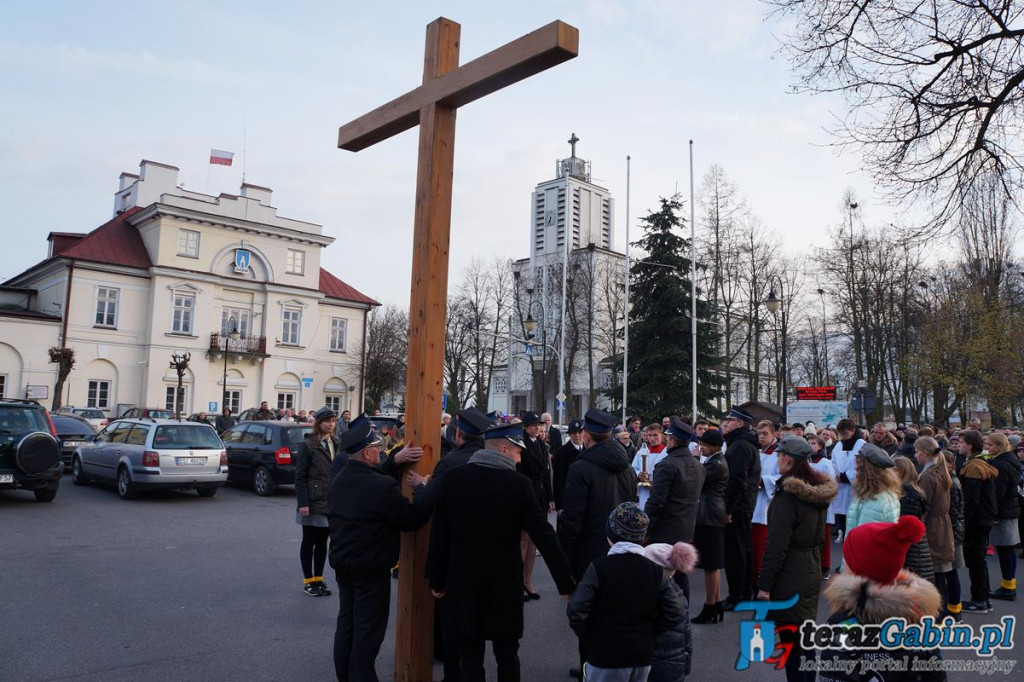 Droga Krzyżowa przeszła ulicami Gąbina. [zdjęcia]