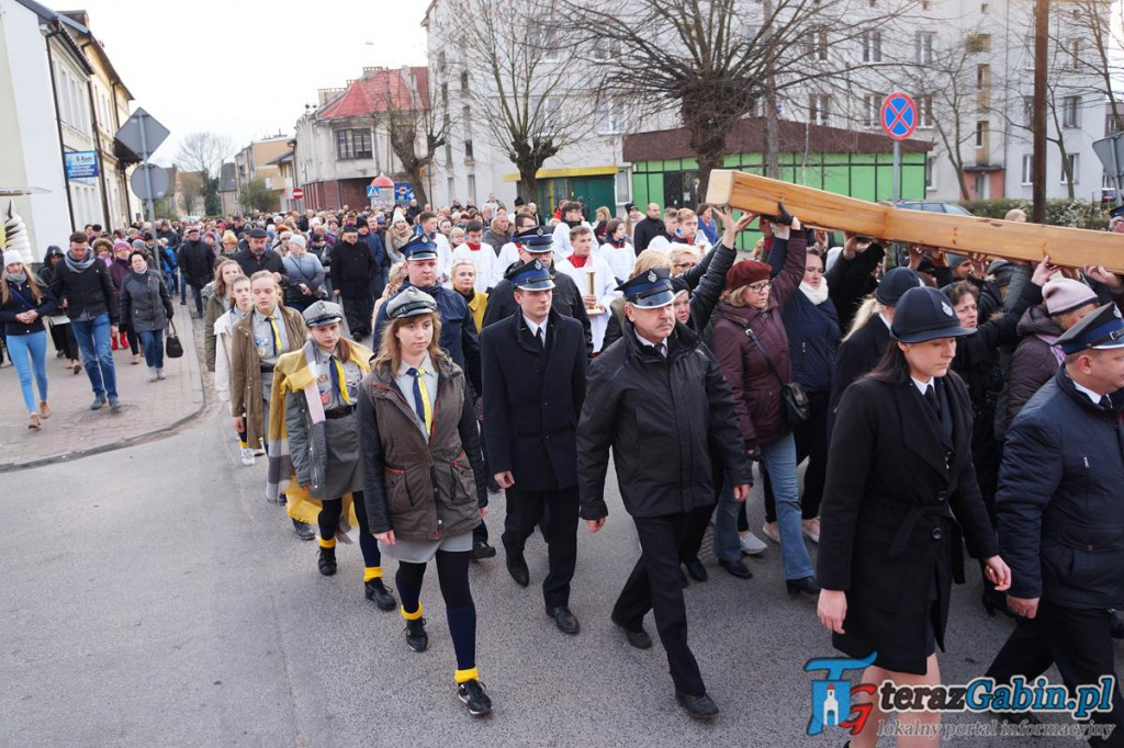 Droga Krzyżowa przeszła ulicami Gąbina. [zdjęcia]
