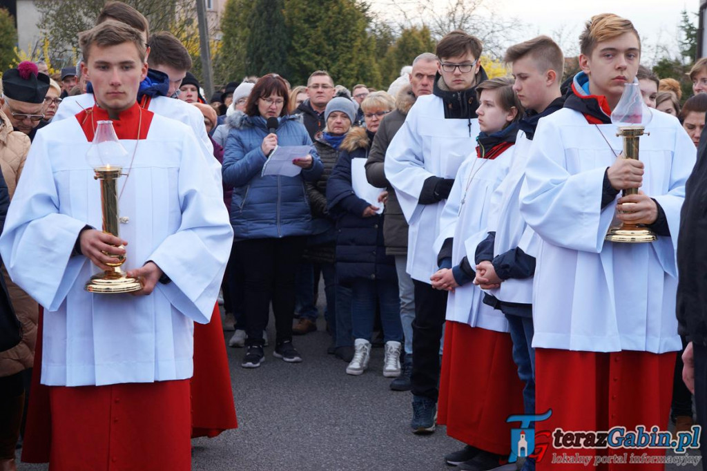Droga Krzyżowa przeszła ulicami Gąbina. [zdjęcia]