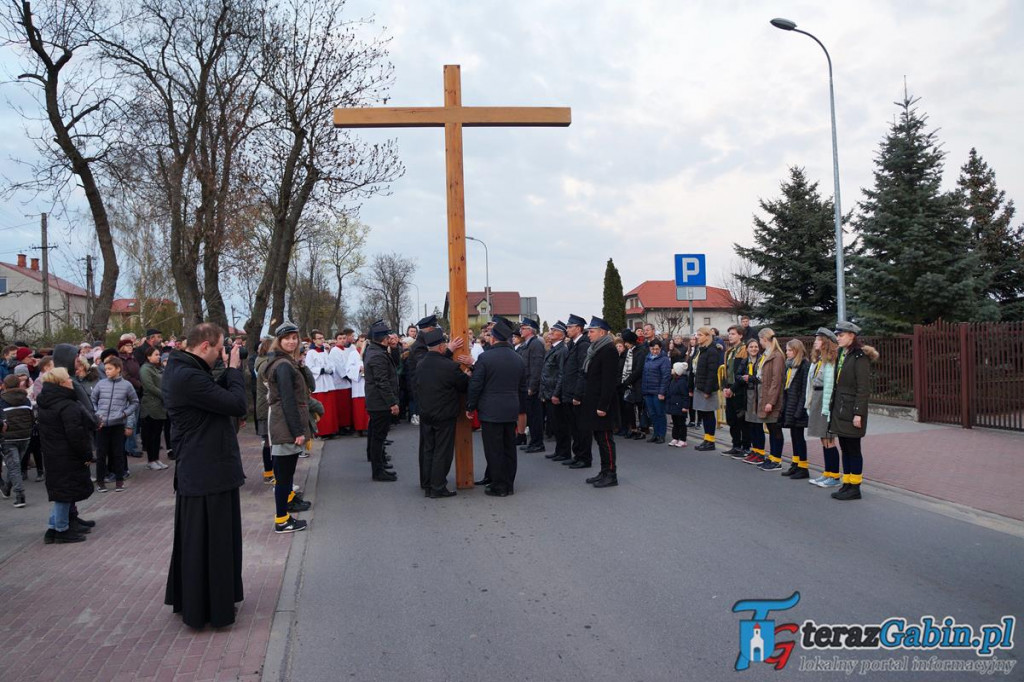 Droga Krzyżowa przeszła ulicami Gąbina. [zdjęcia]