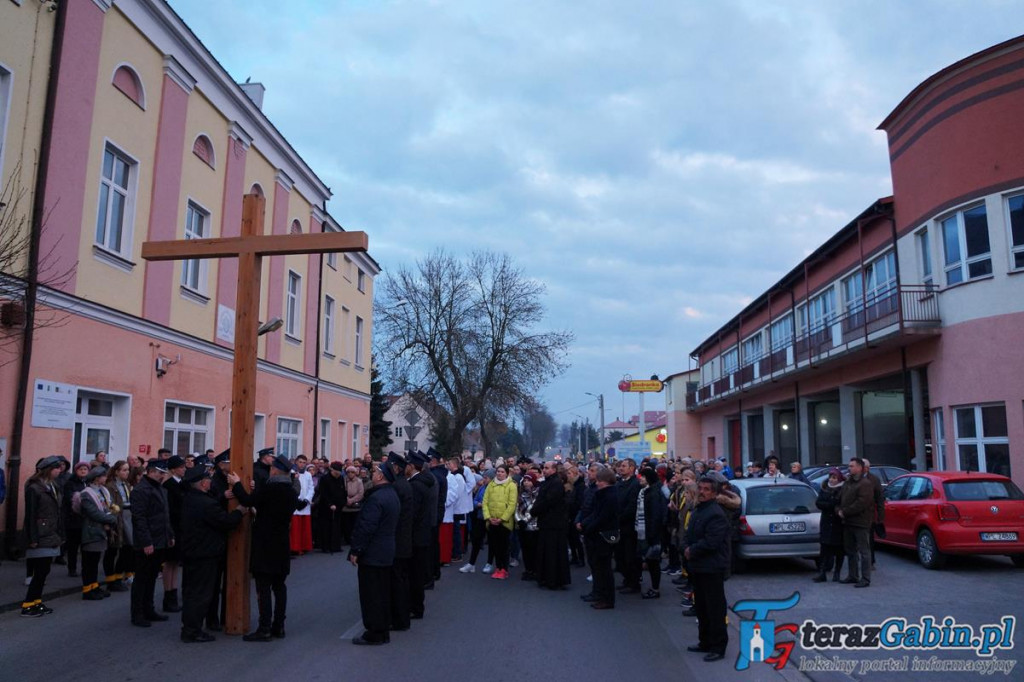 Droga Krzyżowa przeszła ulicami Gąbina. [zdjęcia]