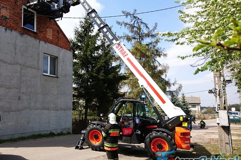 Silny wiatr, zamiecie piaskowe i kilka pożarów. Strażacy mieli pełne ręce roboty. [zdjęcia]