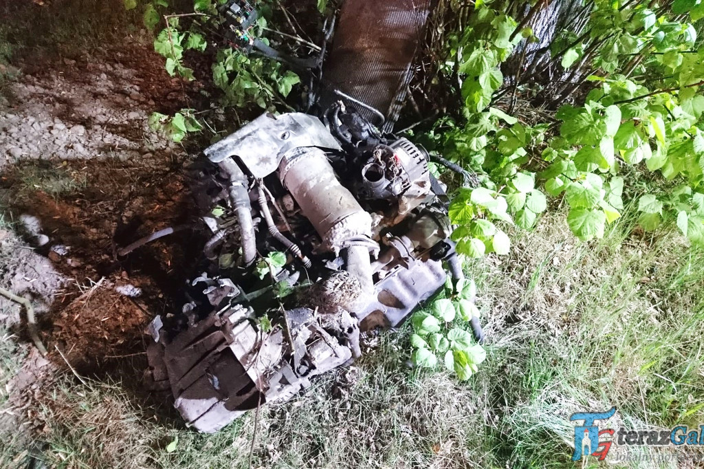 Bardzo poważny wypadek w Czermnie. Ranne trzy osoby. [zdjęcia]
