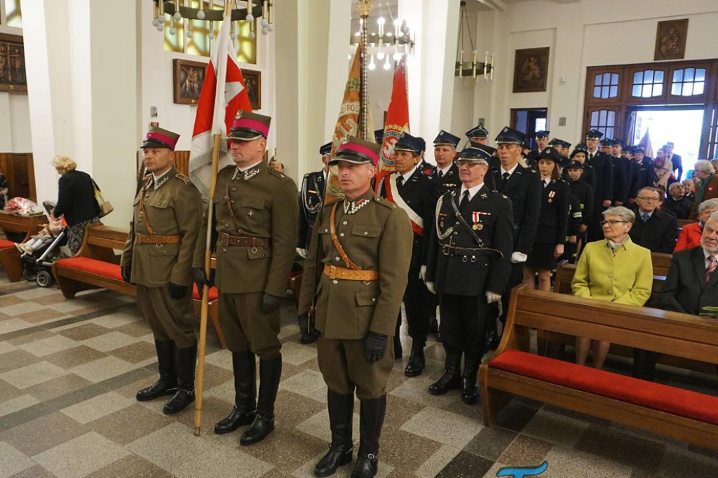 Gąbin uczcił rocznicę uchwalenia Konstytucji. Świętowali również strażacy. [zdjęcia]