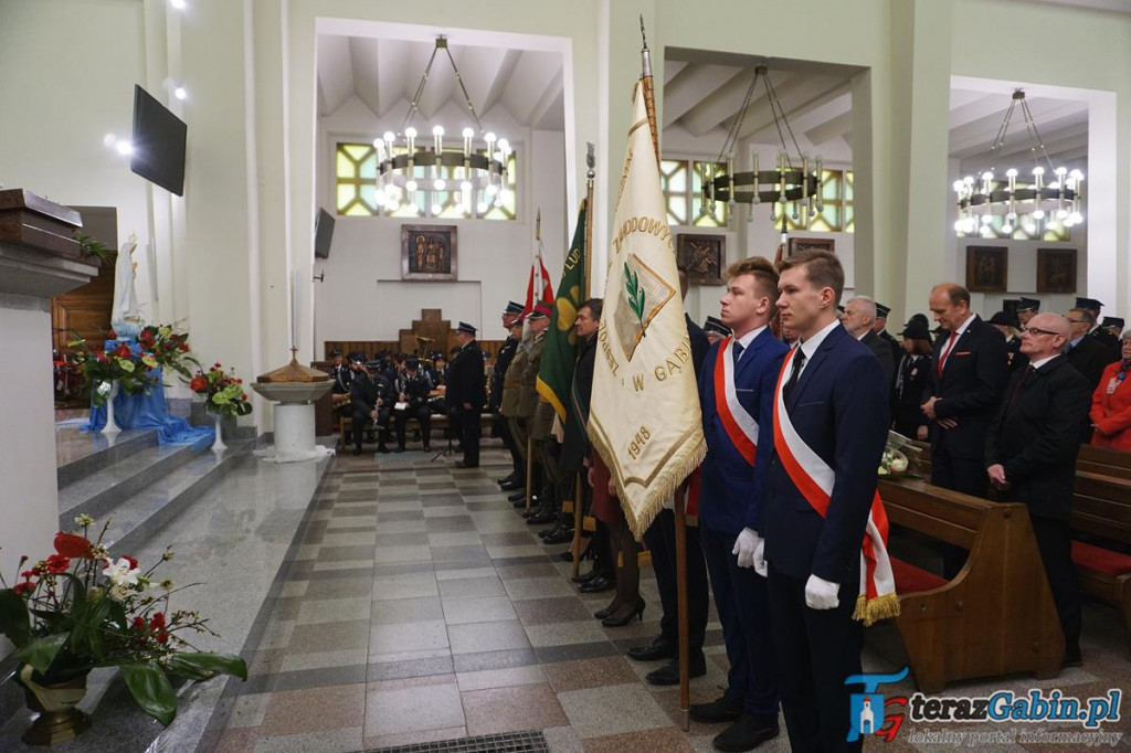 Gąbin uczcił rocznicę uchwalenia Konstytucji. Świętowali również strażacy. [zdjęcia]