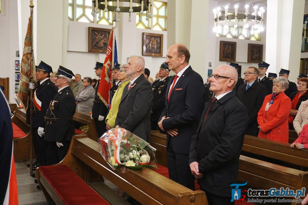 Gąbin uczcił rocznicę uchwalenia Konstytucji. Świętowali również strażacy. [zdjęcia]