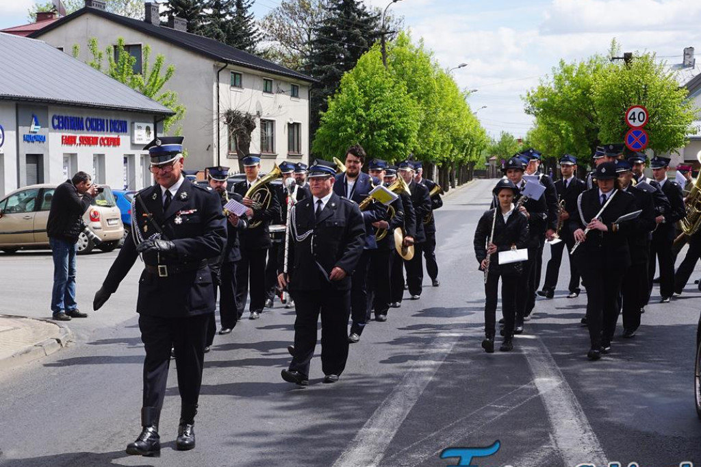 Gąbin uczcił rocznicę uchwalenia Konstytucji. Świętowali również strażacy. [zdjęcia]