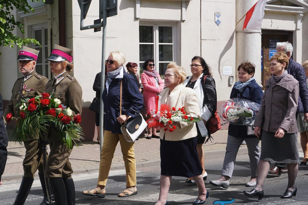 Gąbin uczcił rocznicę uchwalenia Konstytucji. Świętowali również strażacy. [zdjęcia]