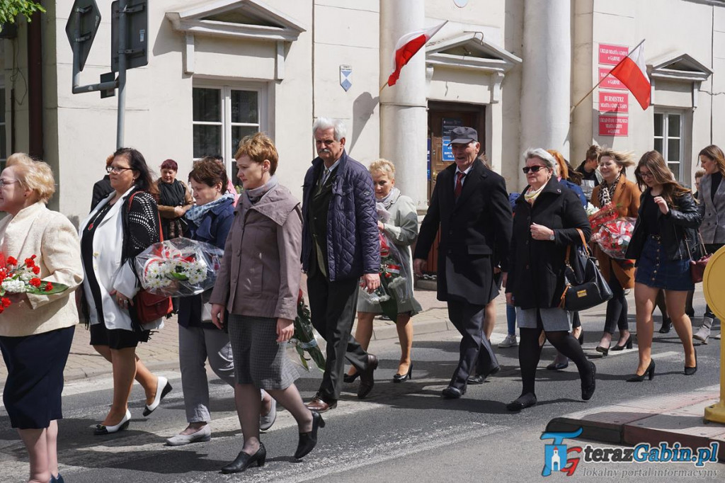 Gąbin uczcił rocznicę uchwalenia Konstytucji. Świętowali również strażacy. [zdjęcia]