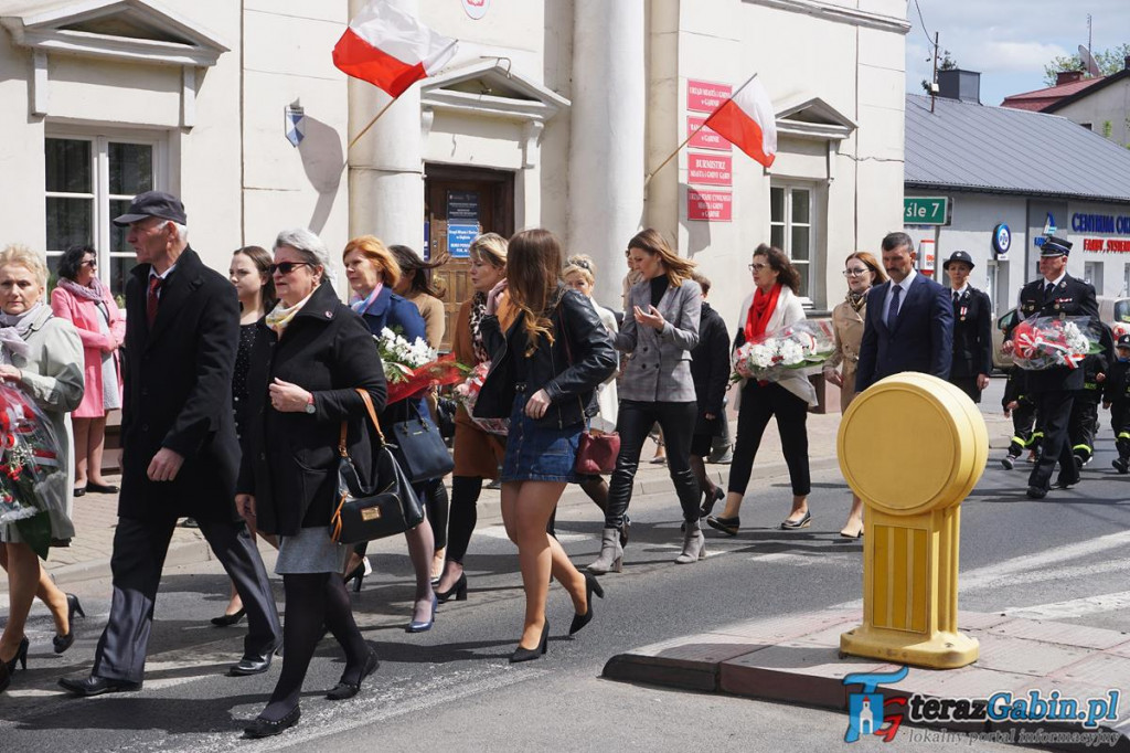 Gąbin uczcił rocznicę uchwalenia Konstytucji. Świętowali również strażacy. [zdjęcia]