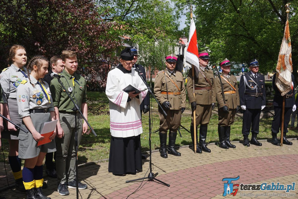 Gąbin uczcił rocznicę uchwalenia Konstytucji. Świętowali również strażacy. [zdjęcia]