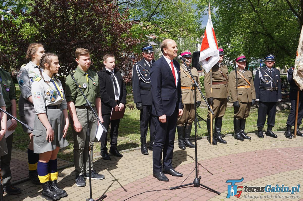 Gąbin uczcił rocznicę uchwalenia Konstytucji. Świętowali również strażacy. [zdjęcia]