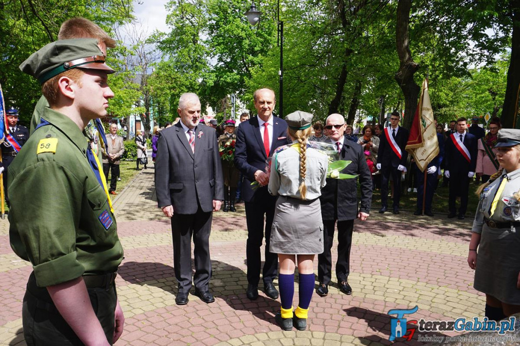 Gąbin uczcił rocznicę uchwalenia Konstytucji. Świętowali również strażacy. [zdjęcia]