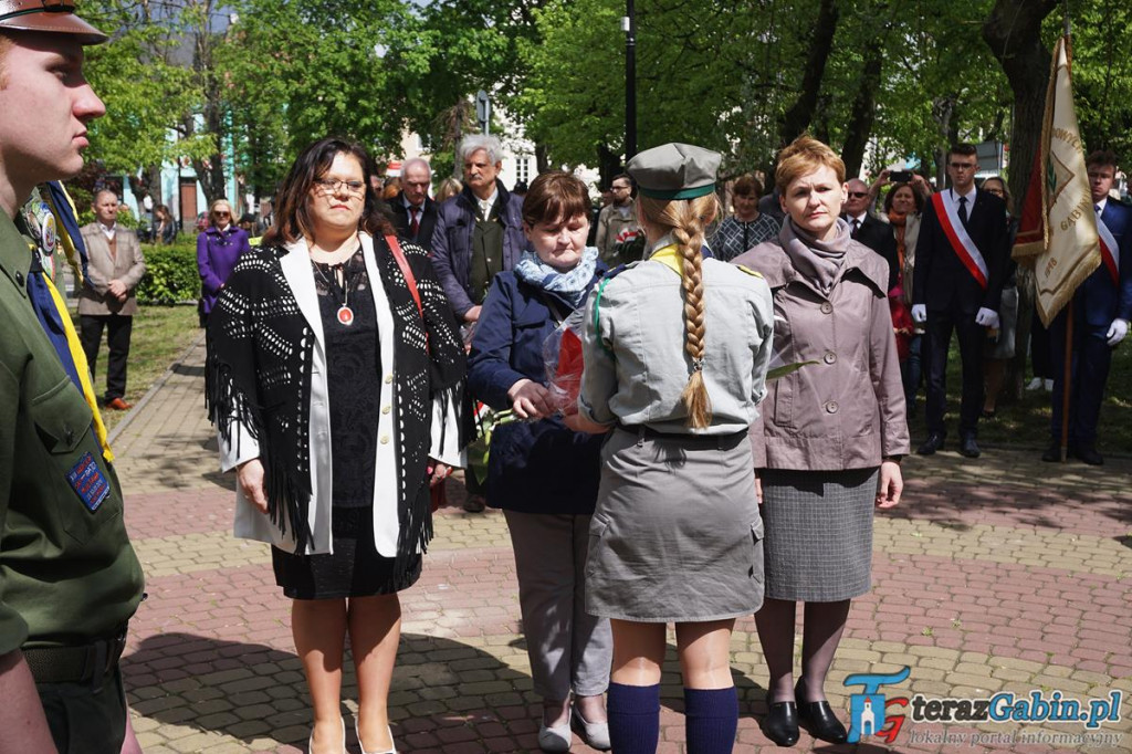 Gąbin uczcił rocznicę uchwalenia Konstytucji. Świętowali również strażacy. [zdjęcia]