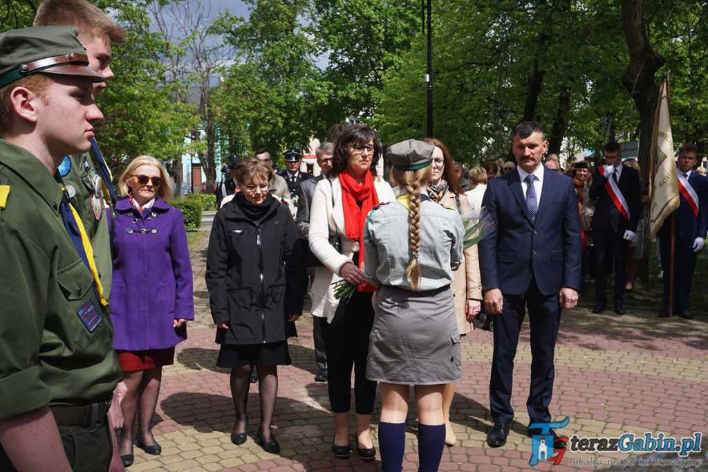 Gąbin uczcił rocznicę uchwalenia Konstytucji. Świętowali również strażacy. [zdjęcia]