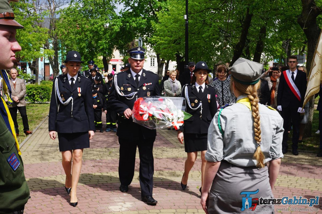 Gąbin uczcił rocznicę uchwalenia Konstytucji. Świętowali również strażacy. [zdjęcia]