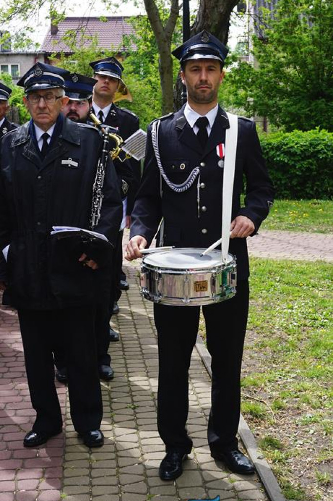 Gąbin uczcił rocznicę uchwalenia Konstytucji. Świętowali również strażacy. [zdjęcia]